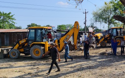  अतिक्रमित क्षेत्र खाली गराउँदै इनरुवा नगरपालिका 